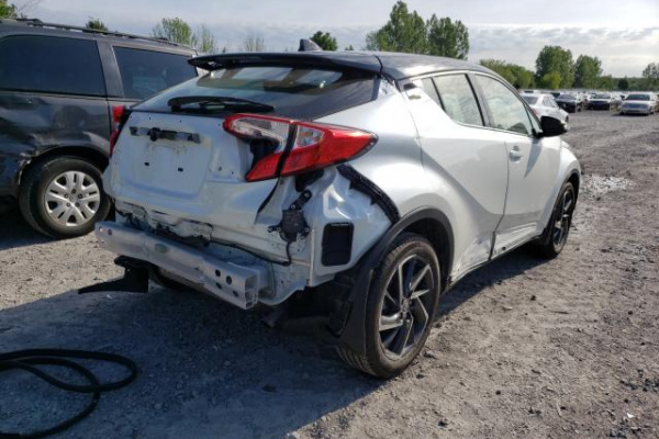 фото TOYOTA C-HR XLE