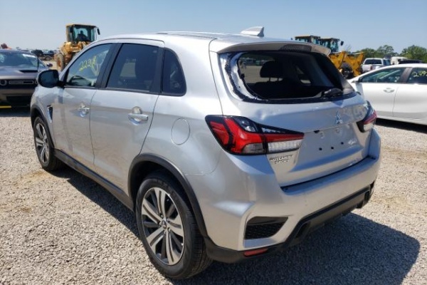 фото Mitsubishi OUTLANDER SPORT SE