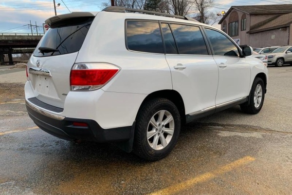 фото Toyota HIGHLANDER BASE