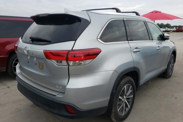 фото Toyota Highlander SE