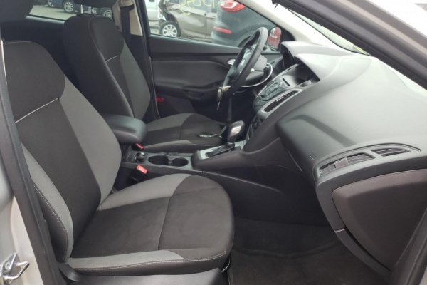 фото Ford Focus SE