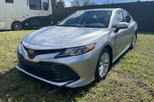 фото Toyota Camry LE