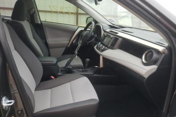 фото Toyota RAV4 LE