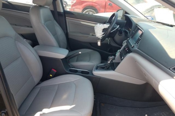 фото Hyundai Elantra SE