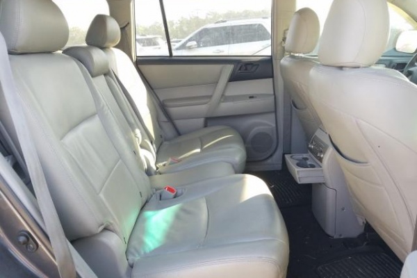 фото Toyota HIGHLANDER BASE