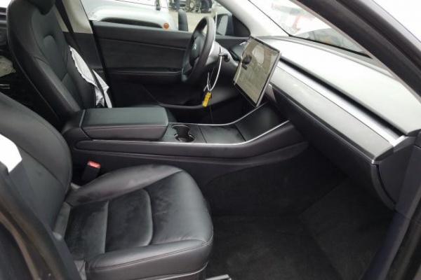 фото Tesla MODEL Y