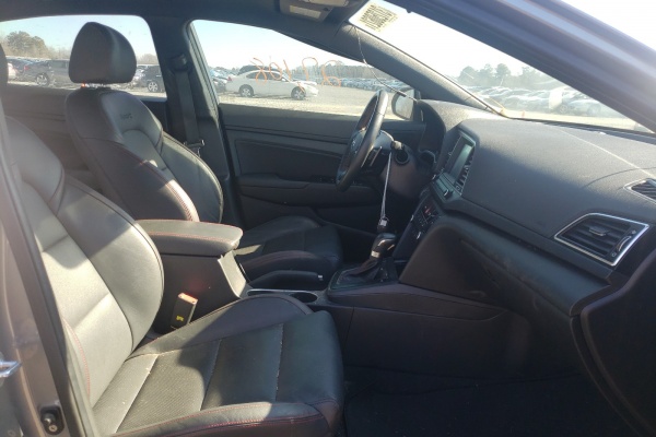 фото Hyundai Elantra Sport