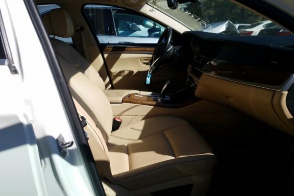 фото BMW 528 XI