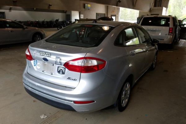 фото Ford Fiesta SE