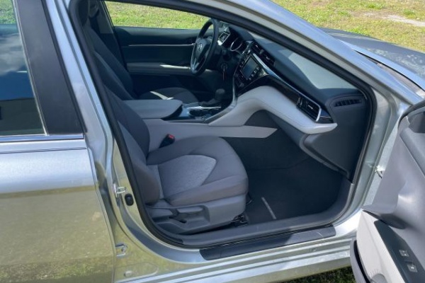 фото Toyota Camry LE