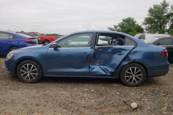 фото Volkswagen Jetta SE