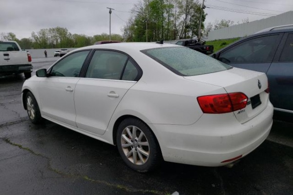 фото Volkswagen Jetta SE