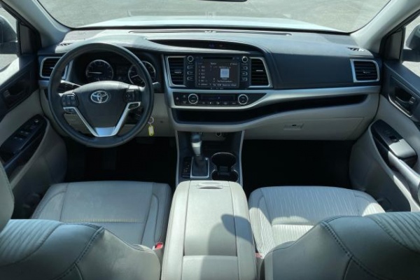 фото Toyota HIGHLANDER LE