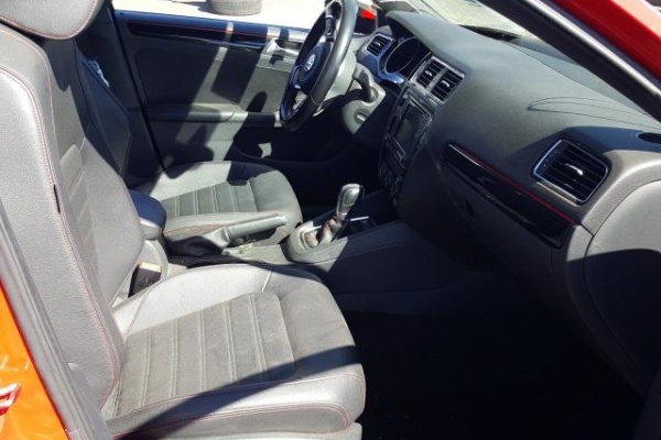 фото Volkswagen Jetta GLI