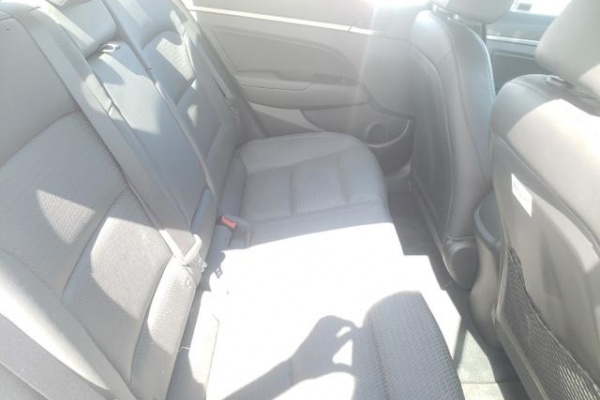 фото Hyundai Elantra SE