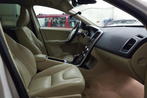 фото Volvo XC60 PREMIER