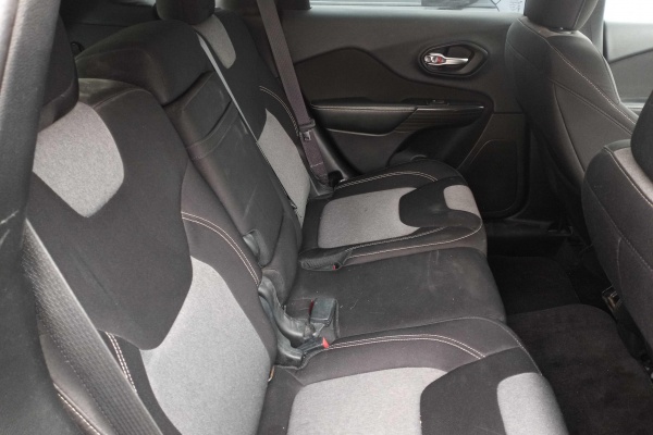 фото Jeep Cherokee SPORT