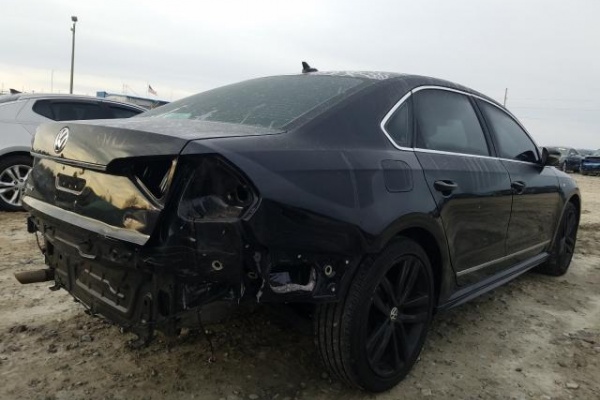 фото Volkswagen Passat R-LINE