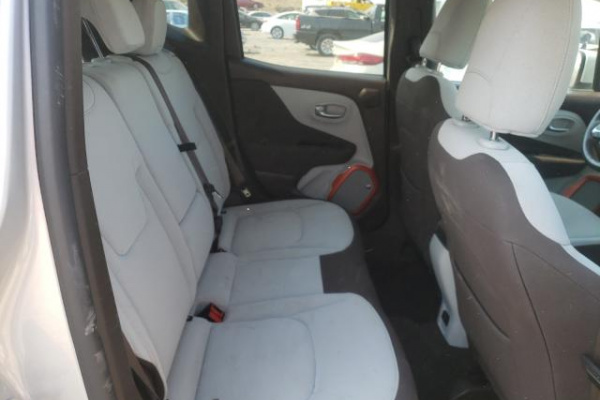 фото JEEP RENEGADE LATITUDE