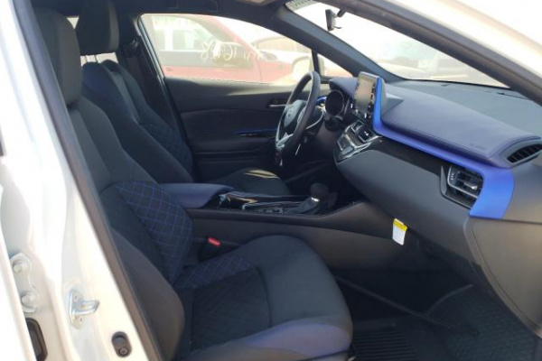 фото TOYOTA C-HR XLE