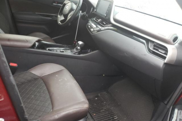 фото TOYOTA C-HR XLE