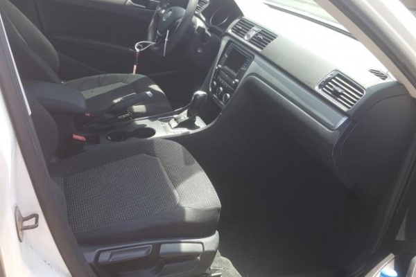 фото Volkswagen Passat S