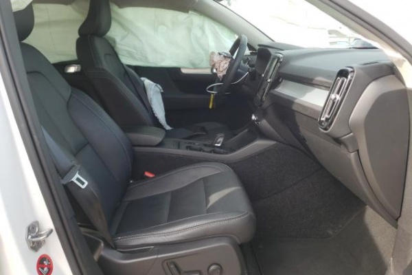 фото Volvo XC40 T5 MOMENTUM