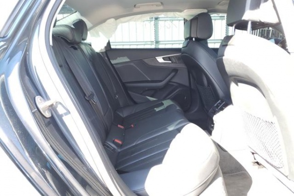 фото Audi A4 Premium