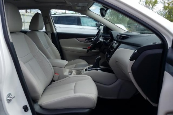 фото Nissan ROGUE SPORT S
