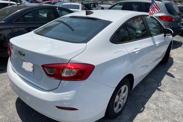 фото Chevrolet Cruze LS