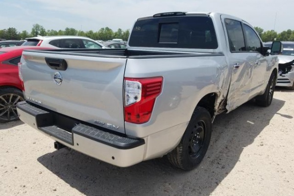 фото Nissan Titan SV