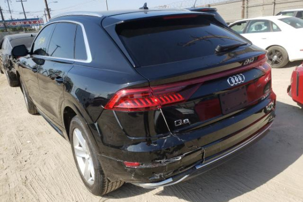 фото AUDI Q8 PREMIUM