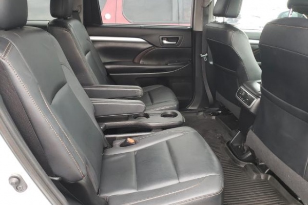 фото Toyota Highlander SE