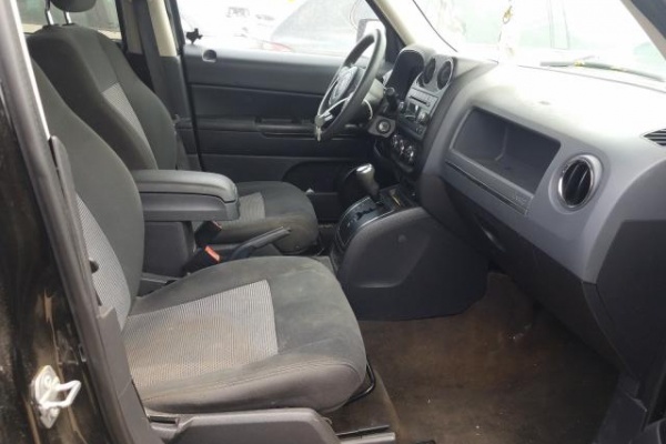 фото Jeep Patriot SPORT