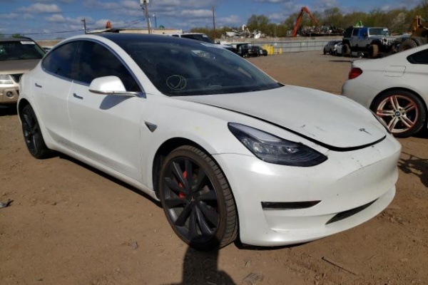 фото Tesla MODEL 3