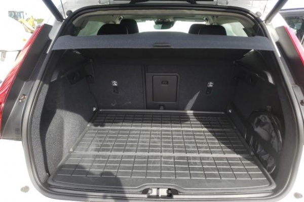 фото Volvo XC40 T5 MOMENTUM