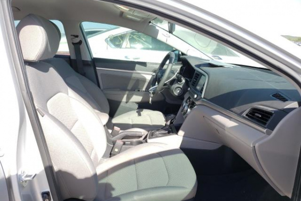 фото HYUNDAI ELANTRA