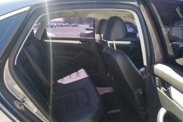 фото Volkswagen Passat SE