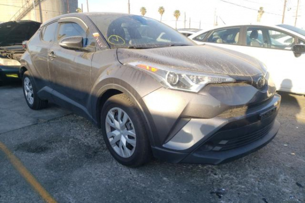 фото TOYOTA C-HR XLE