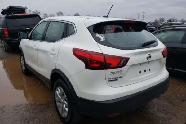 фото Nissan ROGUE SPORT S