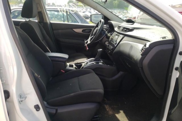 фото Nissan Rogue SPORT S