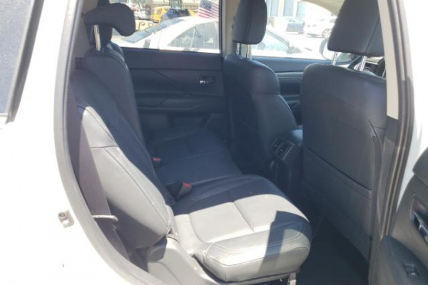 фото MITSUBISHI OUTLANDER