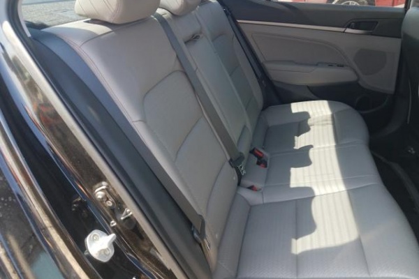 фото Hyundai Elantra SE