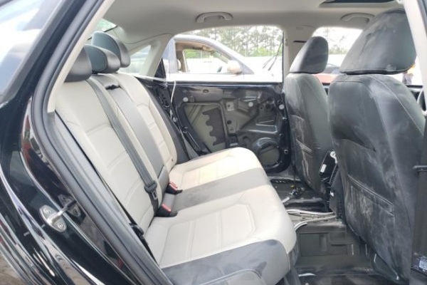 фото Volkswagen Passat R-LINE