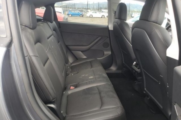 фото Tesla MODEL Y