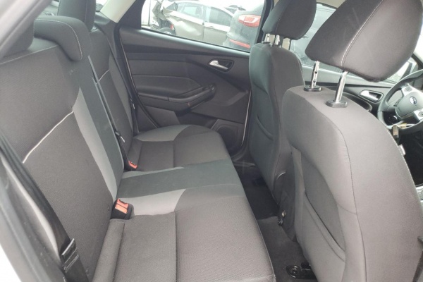 фото Ford Focus SE