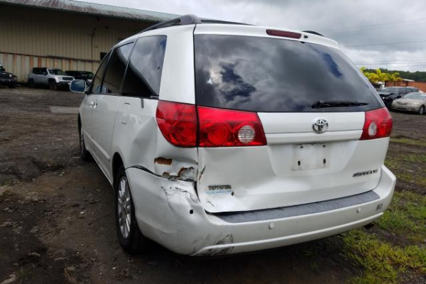 фото TOYOTA SIENNA