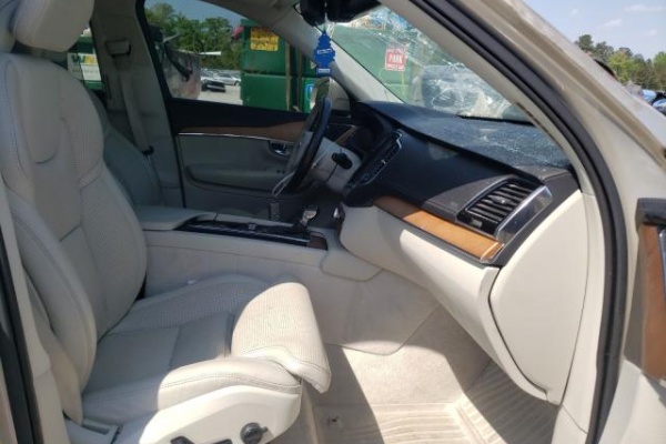 фото Volvo XC90 T6