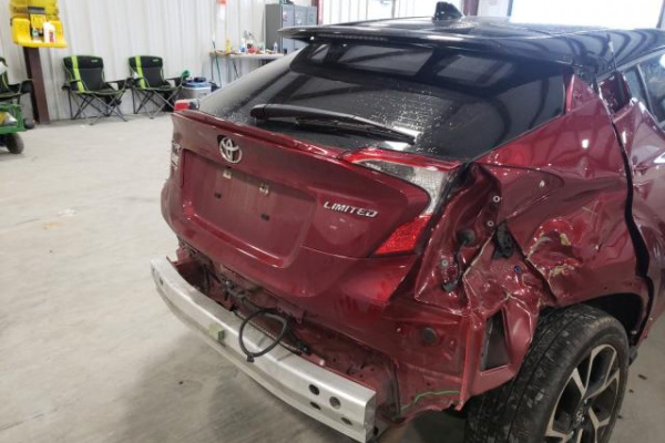 фото TOYOTA C-HR XLE