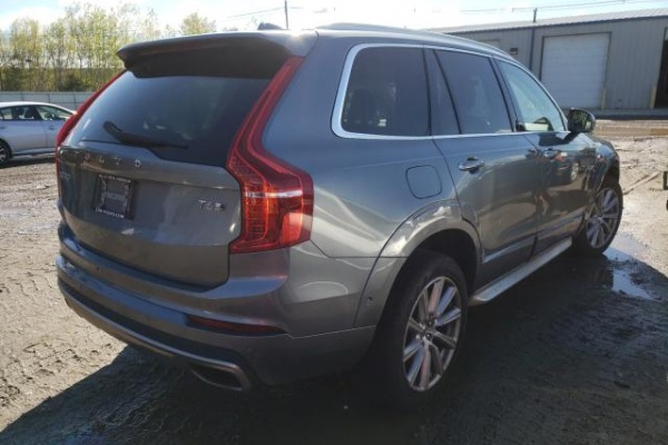 фото Volvo XC90 T6